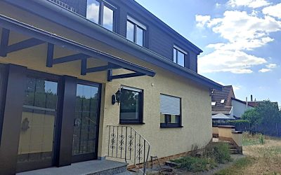 Haushälfte mit Terrasse, Garten und Garage