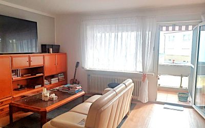 Gepflegte und offen geschnittene Wohnung mit Balkon und Tiefgaragenstellplatz