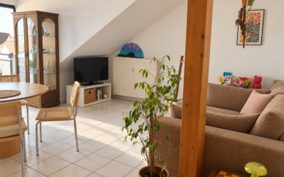 Stilvolle Wohnung unterm Dach mit schöner Ausstattung